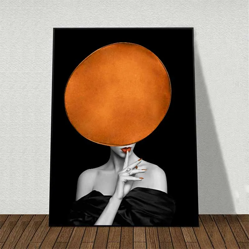 Tranh cô gái với con bướm trên mái tóc và cô gái đội mũ đỏ