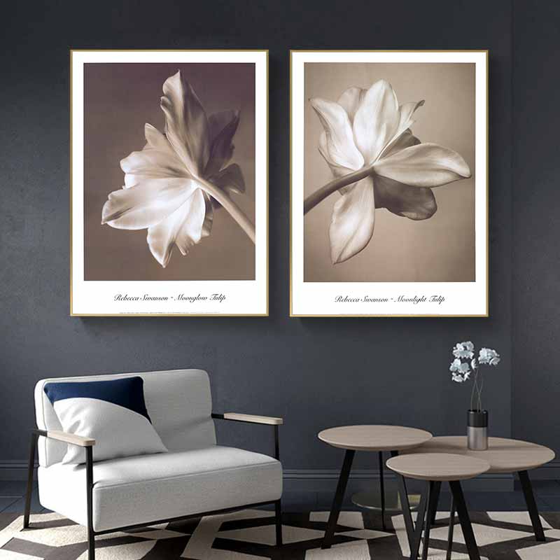 Tranh canvas hoa Tulip kết hợp chữ Rebecca Swanson – Moonlight Tulip