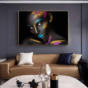 Tranh chân dung cô gái da đen và các nét vẽ trên mặt