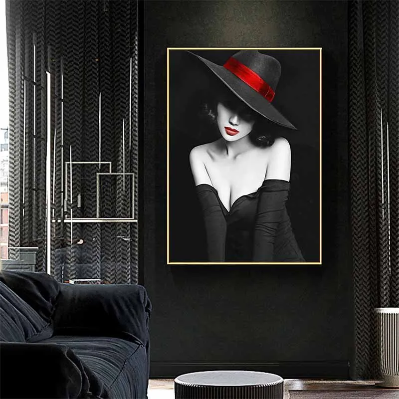 Tranh chân dung cô gái đen trắng đội mũ viền đỏ