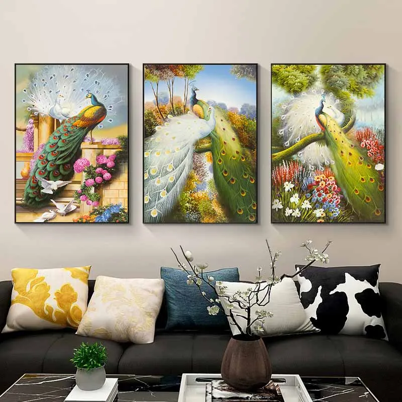 Tranh đôi chim công xanh và chim công trắng đang đứng trên cành cây