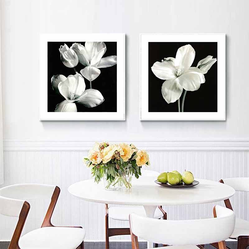 Tranh hoa trắng nền đen