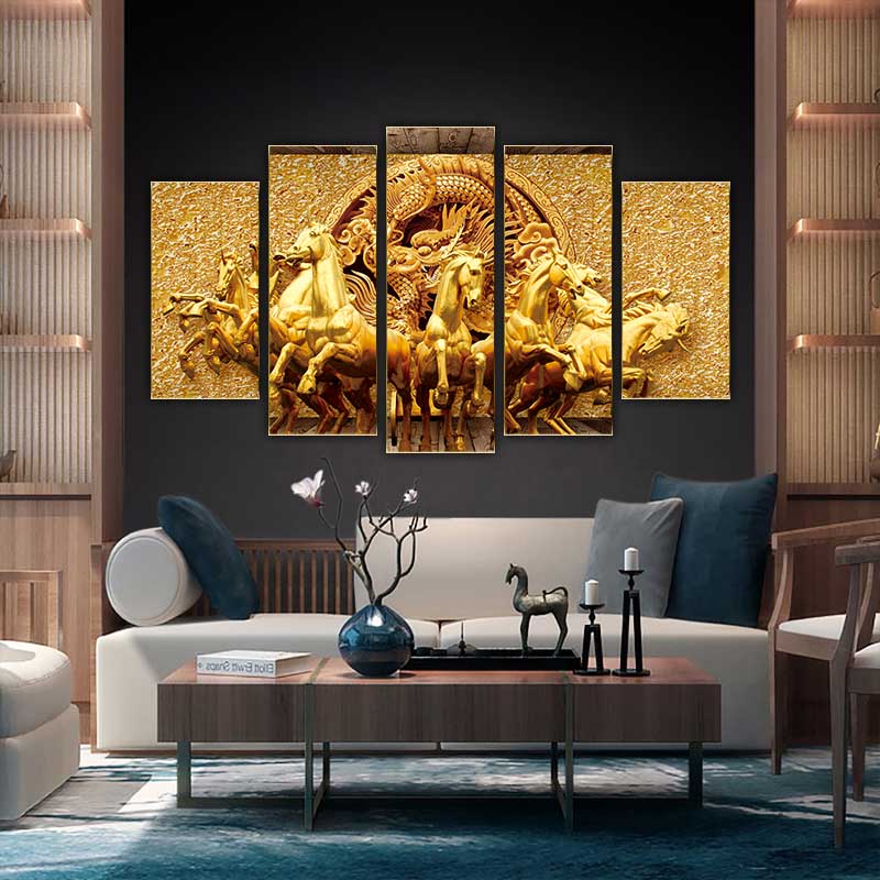 Tranh Mã Đáo Thành Công trên nền vàng và hình rồng long khắc gỗ 3d