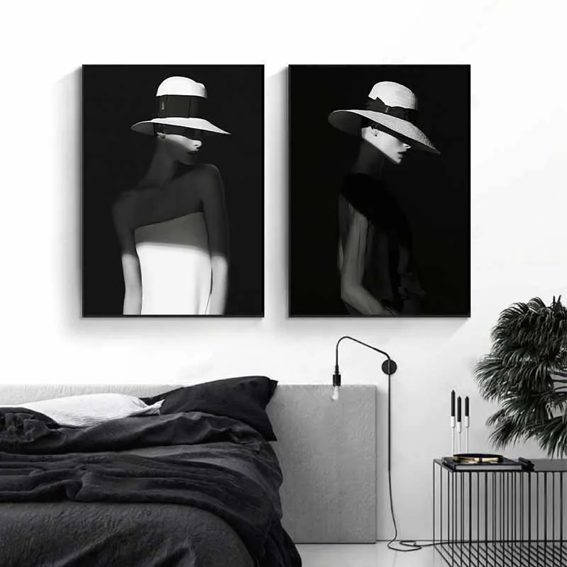 Tranh người mẫu thời trang đội nón trắng