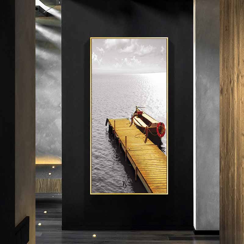 Tranh phong cảnh bến thủy với chiếc cầu gỗ vàng và con thuyền neo bên cạnh