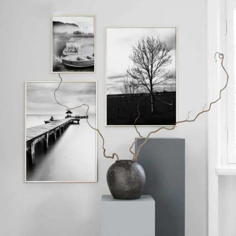 Tranh phong cảnh Scandinavia thuyền, cầu gỗ và cây khô