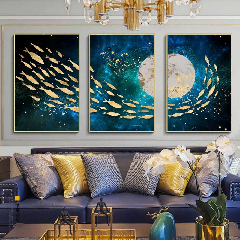 Tranh trừu tượng đàn cá bơi quanh bóng trăng