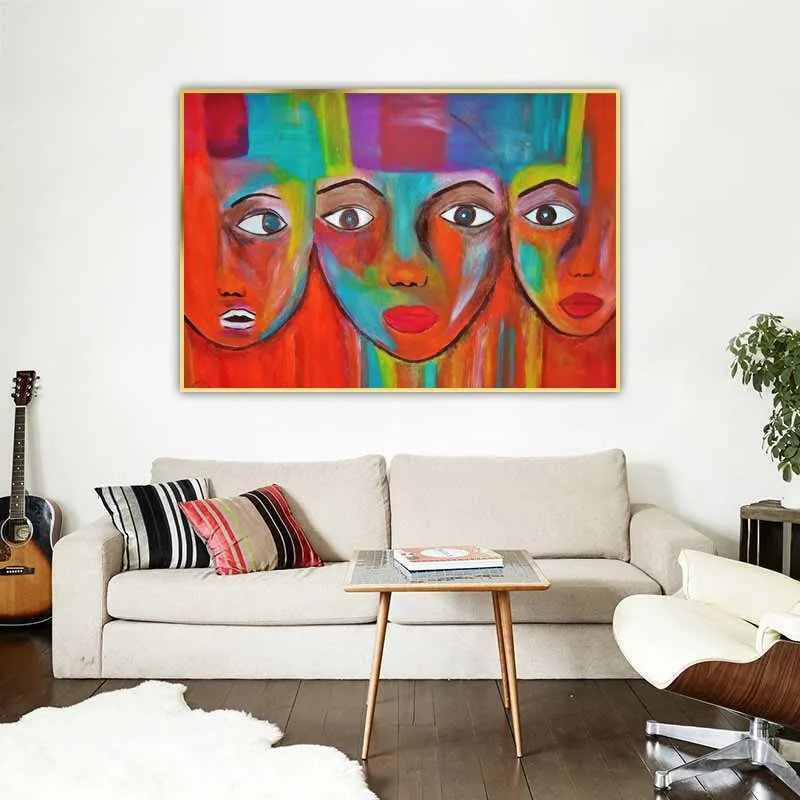 Ba khuôn mặt - một mặt đầy đủ và hai mặt bên ở cả hai góc cực