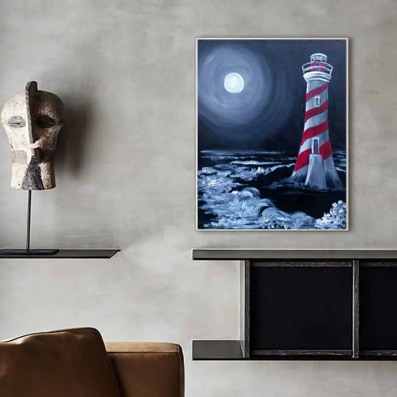 Ngọn hải đăng trên biển vào ban đêm