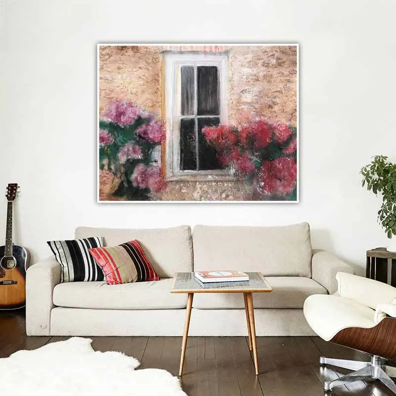 Hoa nở hai bên ngoài ô cửa sổ