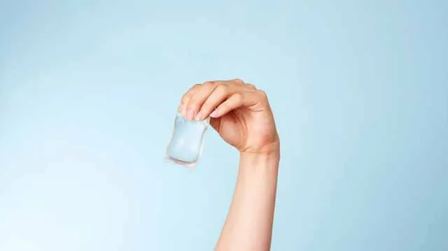 Notpla đã phát triển một giải pháp thay thế có thể phân hủy sinh học và có thể ăn được dành cho bao bì nhựa được làm từ rong biển và thực vật.