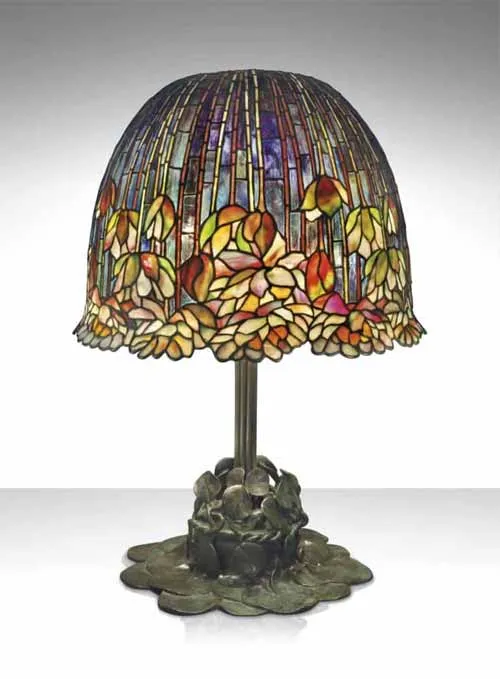 Đèn bàn Tiffany Pond Lily, c.  1903. Tân nghệ thuật