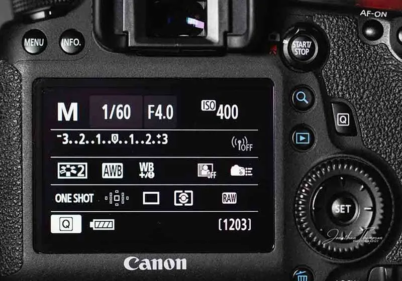 Ảnh chụp màn hình menu cài đặt chế độ M trên máy ảnh