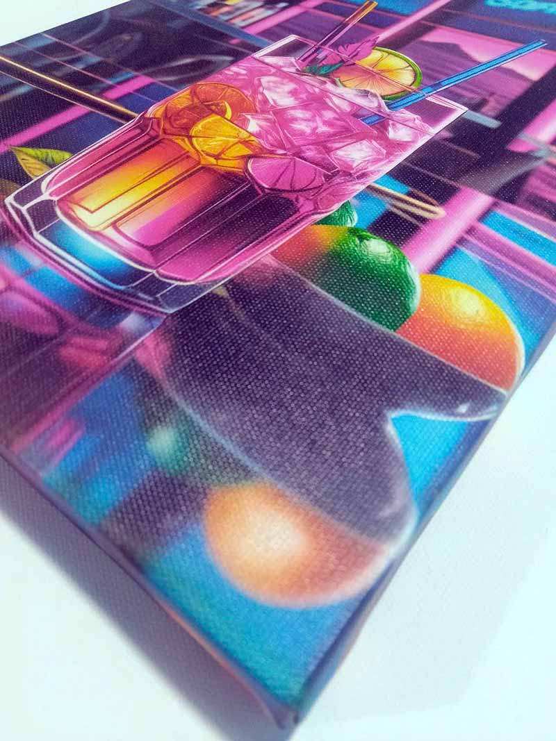 Cận cảnh bề mặt vải tranh canvas cotton in mực UV sắc nét, không thấm nước.