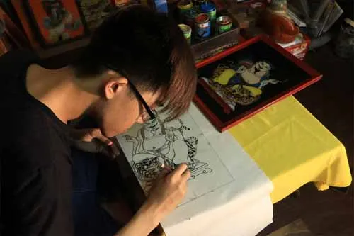 Vẽ tranh trên kính Nam bộ