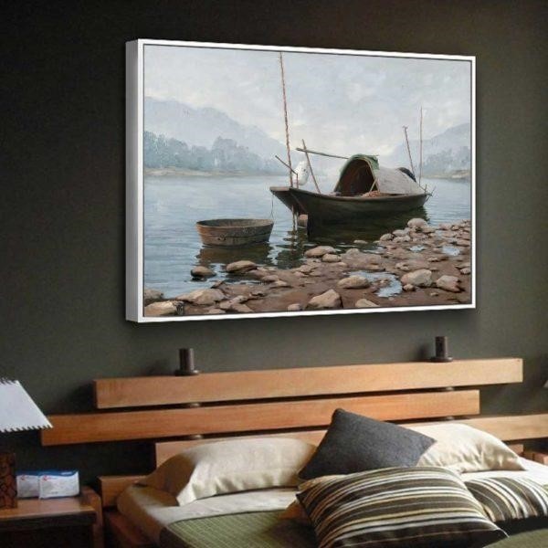 Tranh vải canvas nghệ thuật được chọn treo ở đầu giường