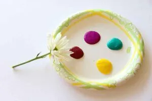 Chọn màu bức tranh hoa treo phòng khách